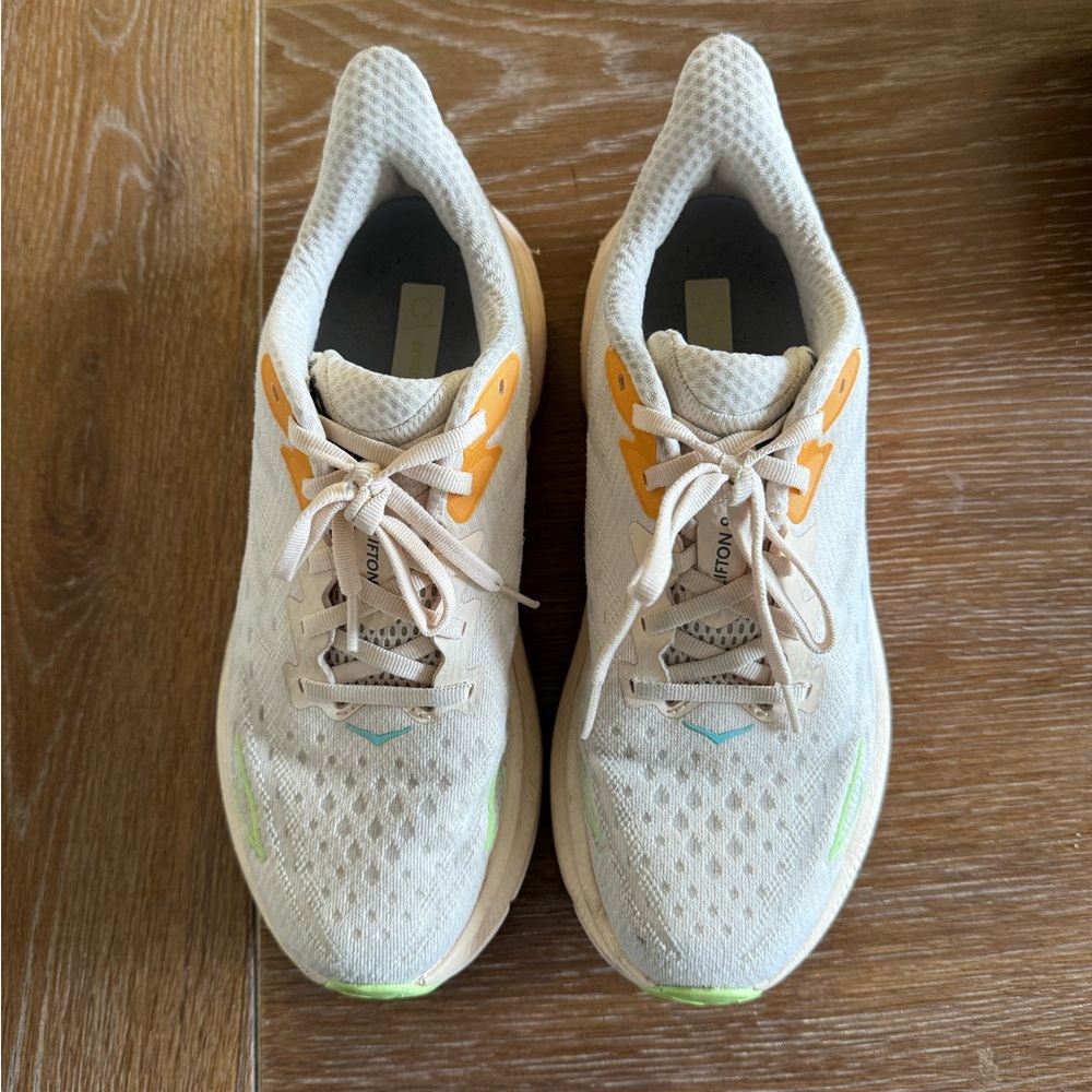 Women’s Hoka Clifton 9 size 8